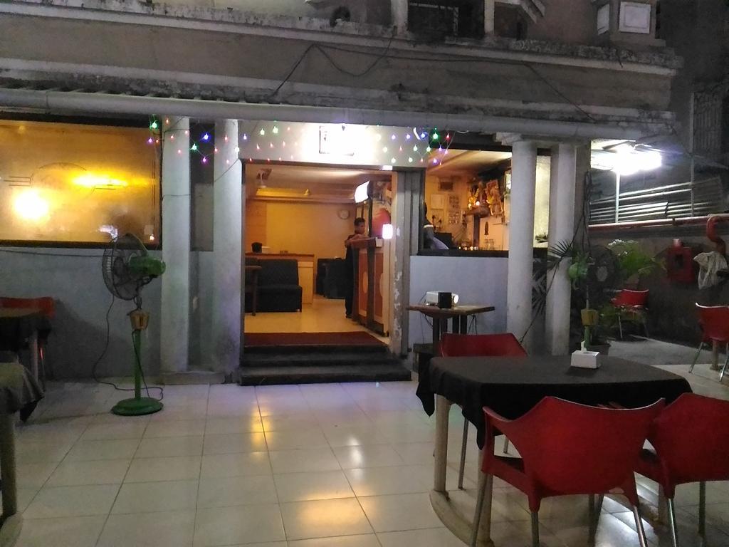 Hotel Palms Наві-Мумбаї Екстер'єр фото