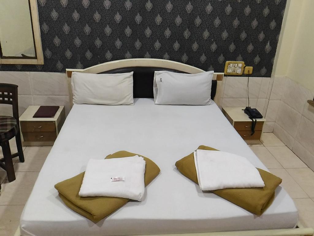 Hotel Palms Наві-Мумбаї Екстер'єр фото